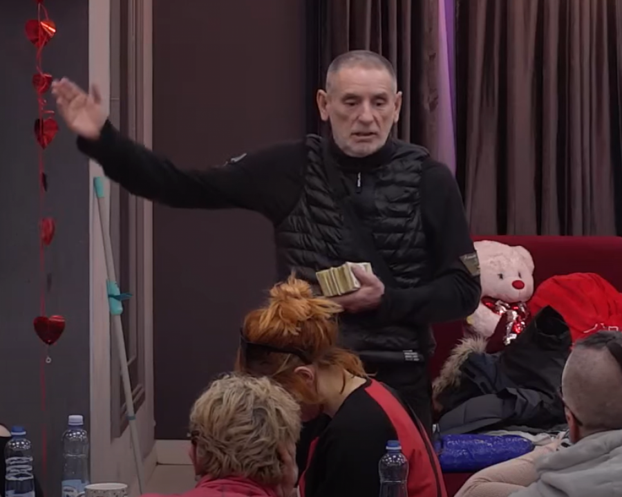 POKUŠALI DA MU OTVORE OČI! Zadrugari objašnjavali Dinu zbog čega je dobio pogrdnu etiketu, a on se ovako pravdao