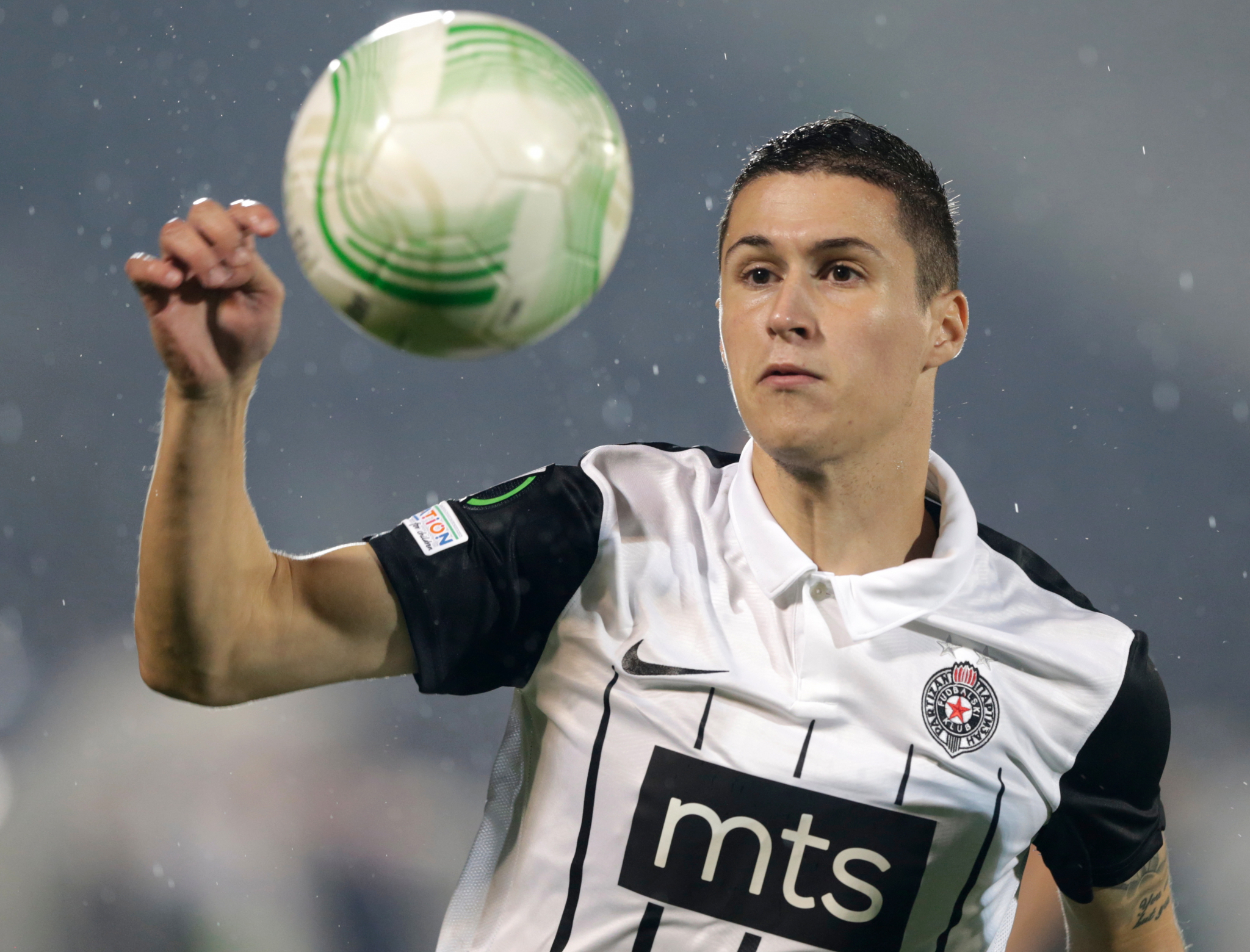 CRNO-BELI OSTAJU BEZ PRVOTIMCA Aleksandar Stanojević odvodi vezistu Partizana u Tursku