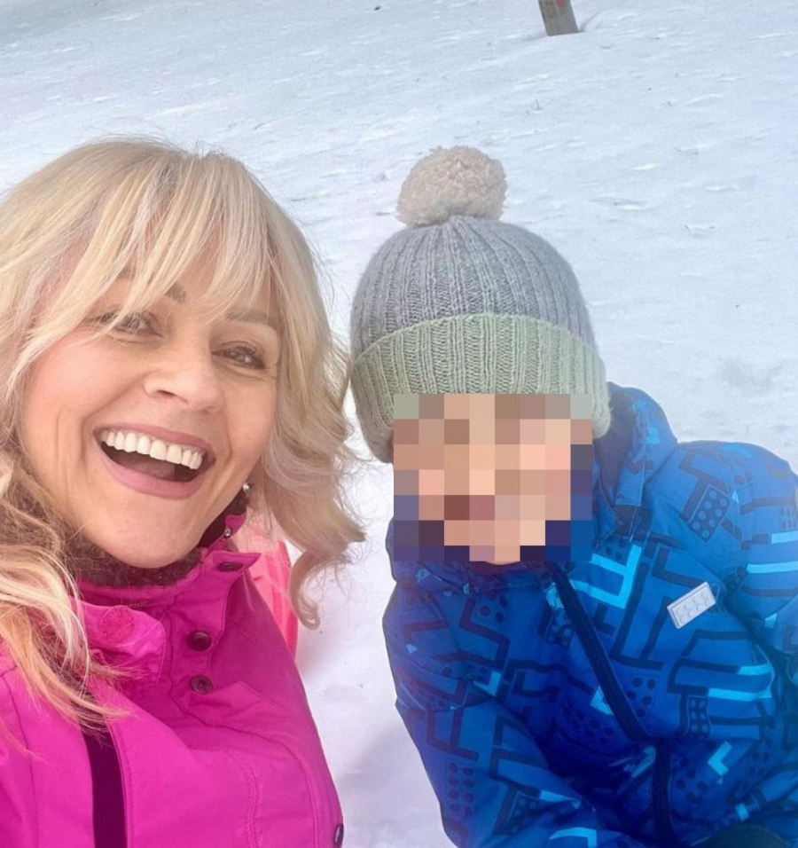 SLAVICI ROKVIĆ OVAJ MUŠKARAC JE VRATIO OSMEH NA LICE! Nakon smrti Marinka bezbrižno se oseća u njegovom zagrljaju! (FOTO)