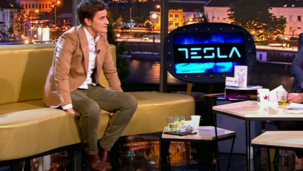 PREMIJERKA U LEŽERNOM RAZGOVORU Brnabić se podsetila gimanzijskih dana: Posle škole... (VIDEO)