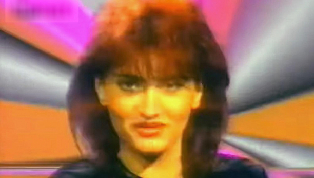 DA LI PREPOZNAJETE OVU PEVAČICU SA SLIKE? Danas ona izgleda potpuno neprepoznatljivo