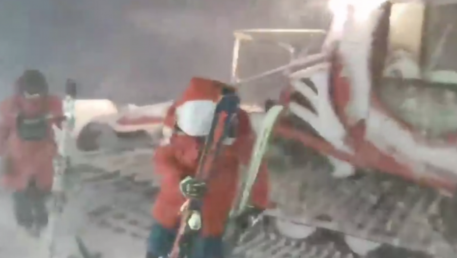 KOLAPS U INSTABULU Sneg je paralisao saobraćaj, zatvorio škole....(VIDEO)