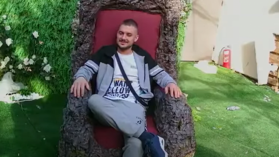 ŽELI DA JOJ POKLONI VELIKOG PLIŠANOG MEDU! Gruja otkrio kako se oseća posle poljupca sa Mimom i da li postoji mogućnost za drugu šansu!