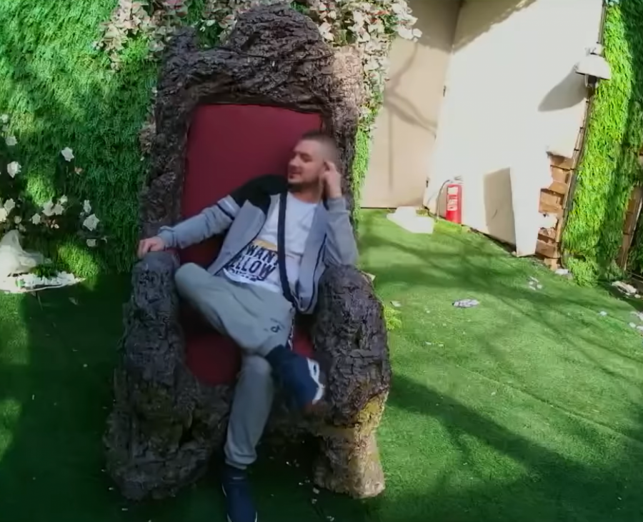 ŽELI DA JOJ POKLONI VELIKOG PLIŠANOG MEDU! Gruja otkrio kako se oseća posle poljupca sa Mimom i da li postoji mogućnost za drugu šansu!