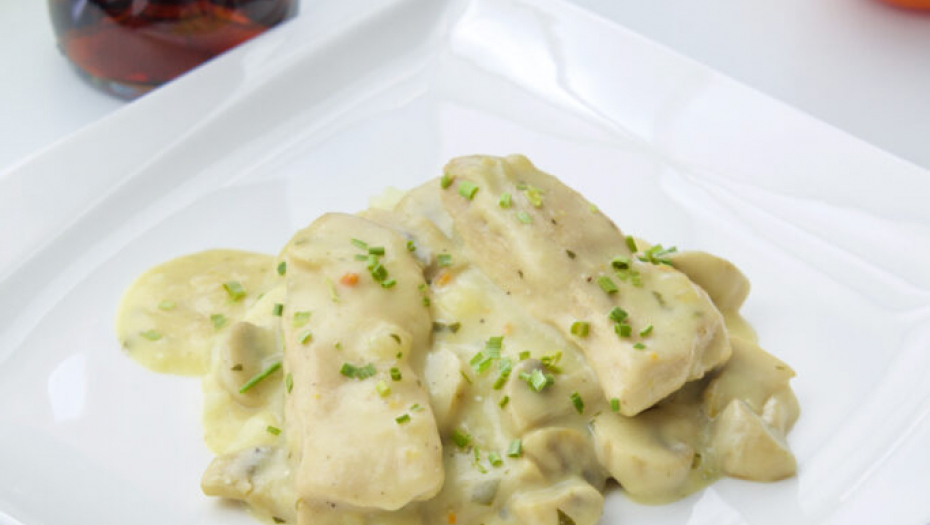 FENOMENALAN RUČAK ZA ČISTU DESETKU Piletina na lovački način u sosu od pečuraka, užitak u ukusu i aromi