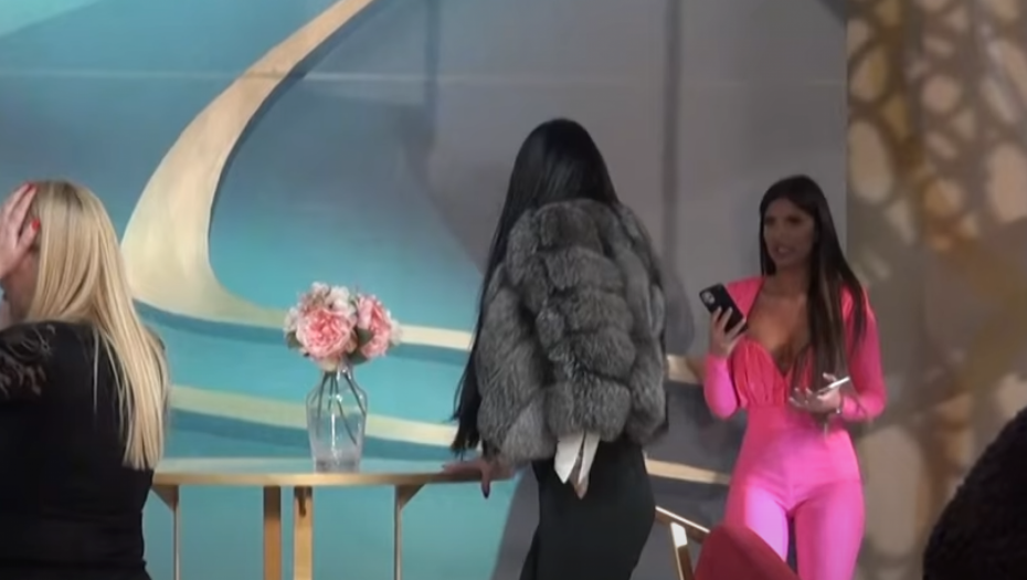 RUŠILA SVE PRED SOBOM! Maja Marinković napravila haos u studiju, umalo stradala i voditeljka!