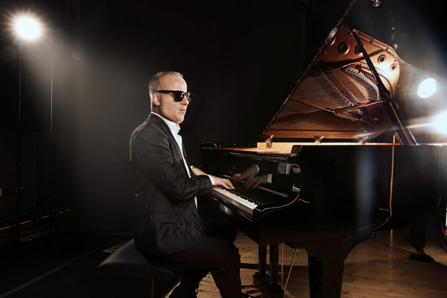 SAŠA MATIĆ ZABORAVIO TEKST SVOJE PESME Pevačeva reakcija će vas nasmejati do suza!