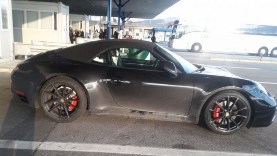 HAOS U AUTOINDUSTRIJI Porše privremeno gasi proizvodnju