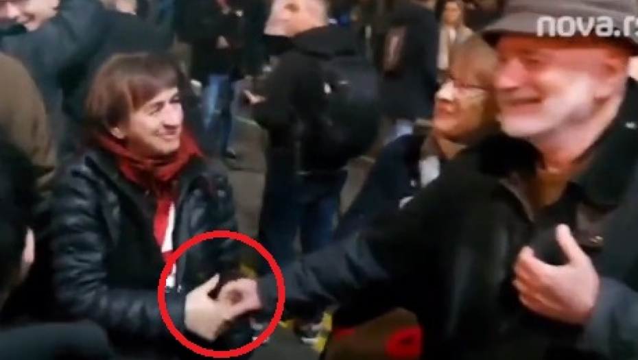 ĐILASOV VLADETA I ŽENE U CRNOM ZAJEDNO NA PROTESTU! U pohlepnoj borbi za vlast ne preza od saradnje s autošovinistima koji priznaju GENOCID u Srebrenici!