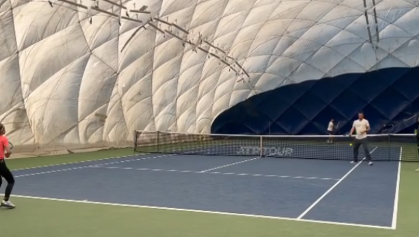 VELIKI NOLE! Đoković našao vreme za malu teniserku, pa joj održao tenisku lekciju života! (VIDEO)