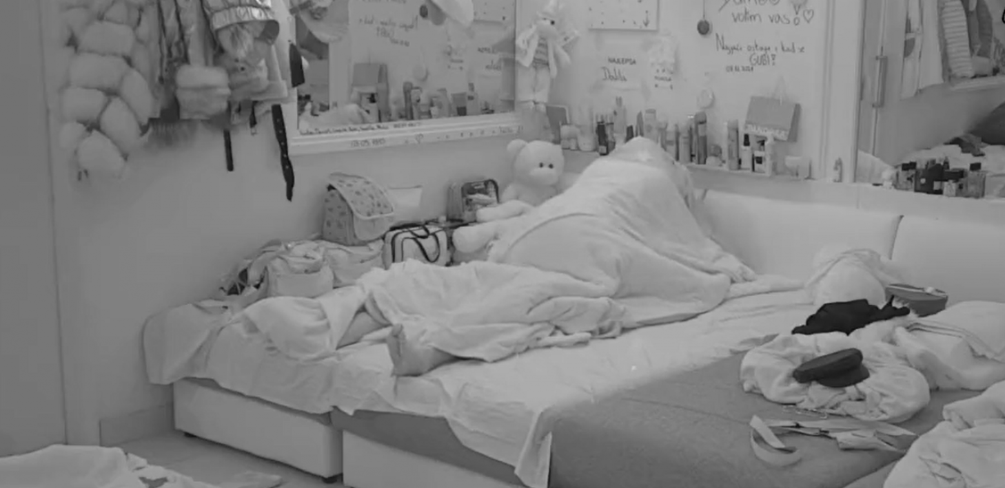 IPAK MU NIJE ODOLELA! Dalila i Car imali žestoki se*s pred svim zadrugarima, ona se popela na njega, pa mu priredila pravi šou!