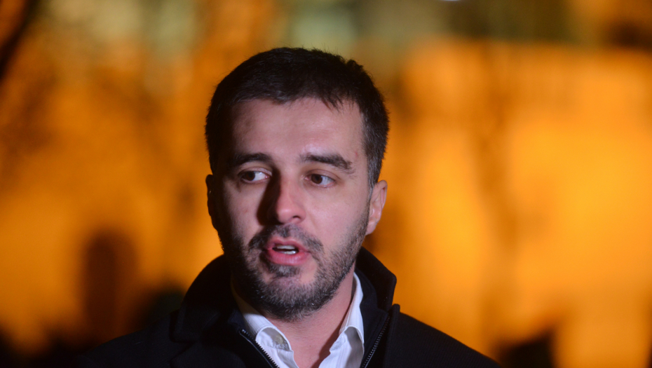 LAŽNI EKOLOG SAVA U CIPELAMA KOJE VRIŠTE OD CENE! Gotovo je prevazišao i Borka Stefanovića u modiranju, pogledajte ovu SRAMOTU (FOTO)