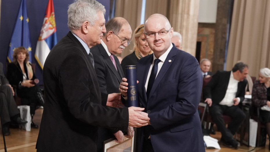 SVESRPSKO KULTURNO PODRUČJE Časopis Borba dobitnik Izuzetne Vukove nagrade: Ponosni na prestižno priznanje