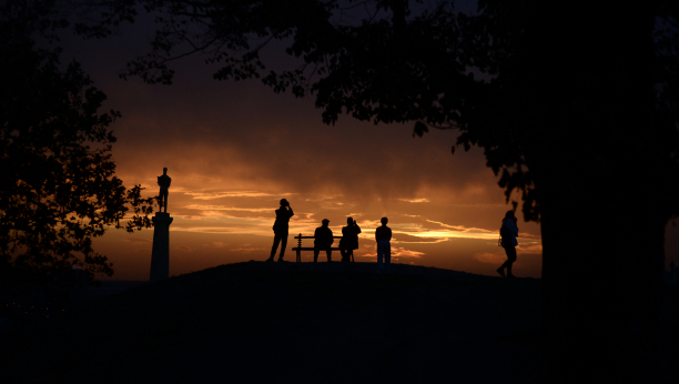 PROVEDITE DAN ZALJUBLJENIH U ZAGRLJAJU GRADA Tog dana će vam Beograd pokazati svoju romantičnu stranu