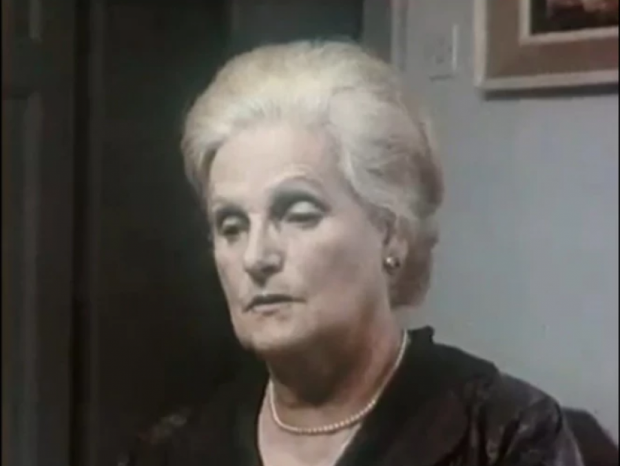 ODRASLA U SUROMAŠTVU, OSEDELA PREKO NOĆI I TRI PUTA JE MENJALA IME Život naše glumice tera suze na oči, ZA DLAKU JE IZBEGLA SMRT