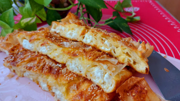 OMILJENO SRPSKO JELO ZA SVAKU PRILIKU Prava domaćinska gibanica, nećete znati kada vam je dosta (VIDEO)