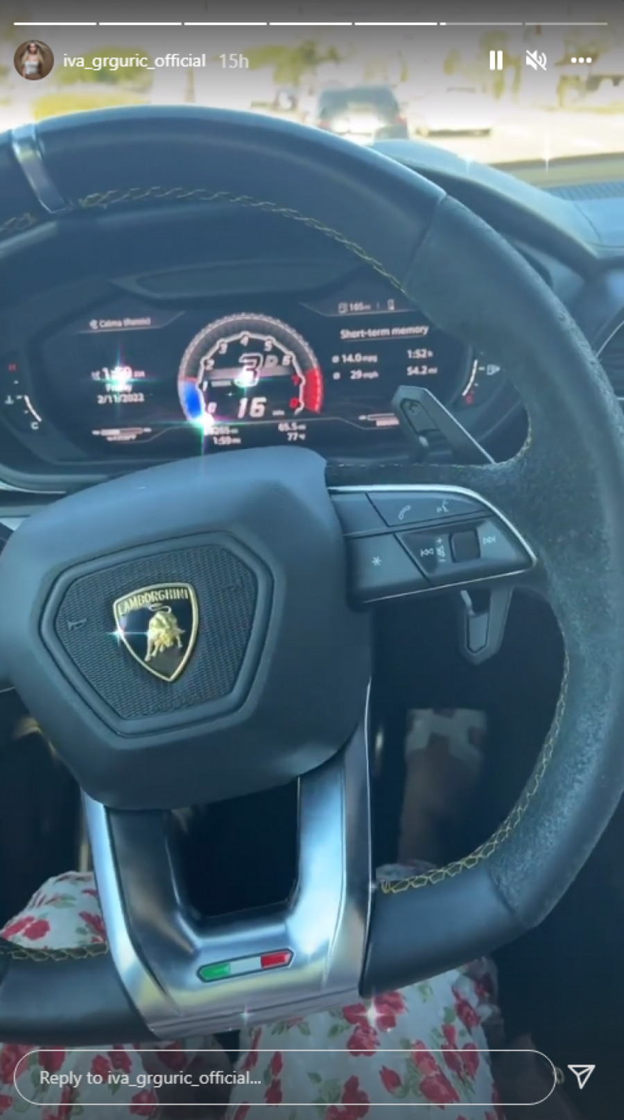 PUTOVANJE SE ISPLATILO, IZABRALA OVU VREDNU STVAR! Pobednica Zadruge se pohvalila luksuznim automobilom! (FOTO)