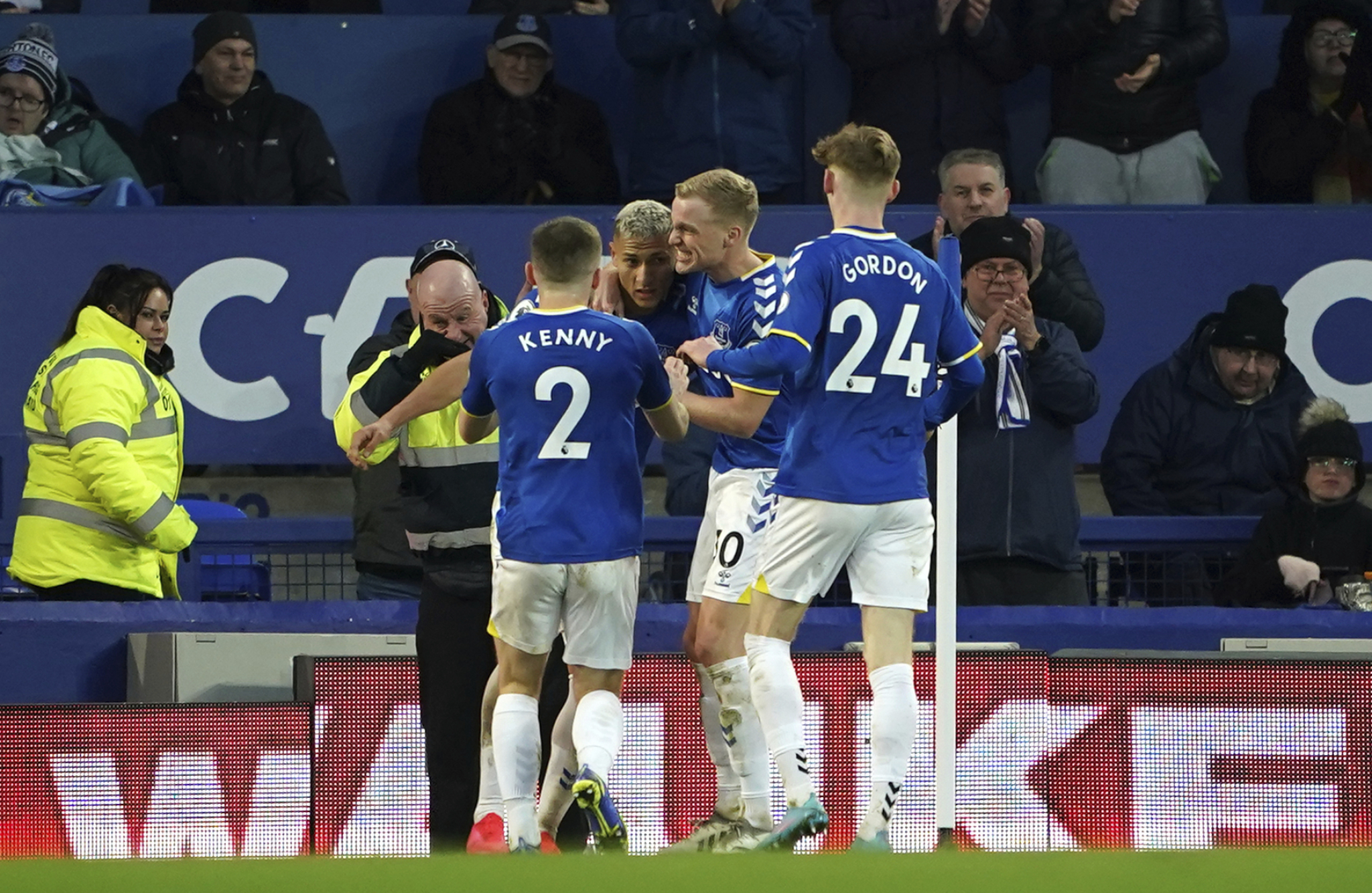 AMERIKANCI SE OSTRVILI NA PREMIJER LIGU Everton uskoro dobija novog vlasnika, gazda Čelsija želi i Portugalce?