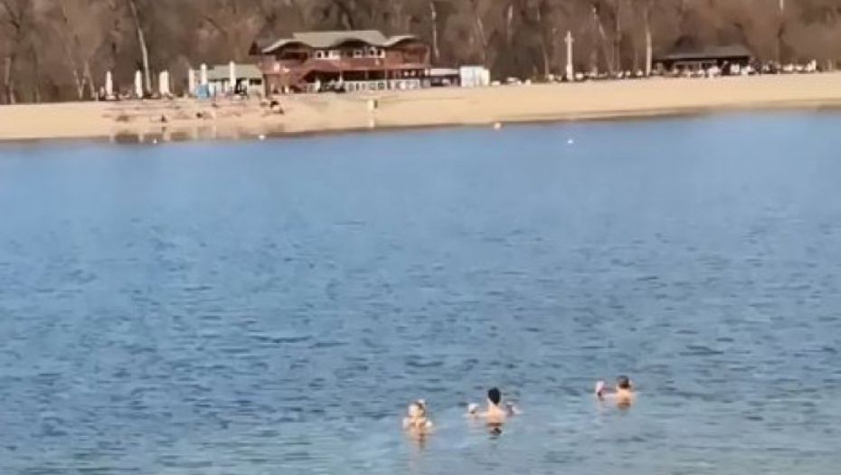 NE IDITE NA KUPANJE BEZ ZNANJA GEOMETRIJE Upozorenje na plaži zbunilo plivače, po njemu spasiće se samo vrhunski matematičari