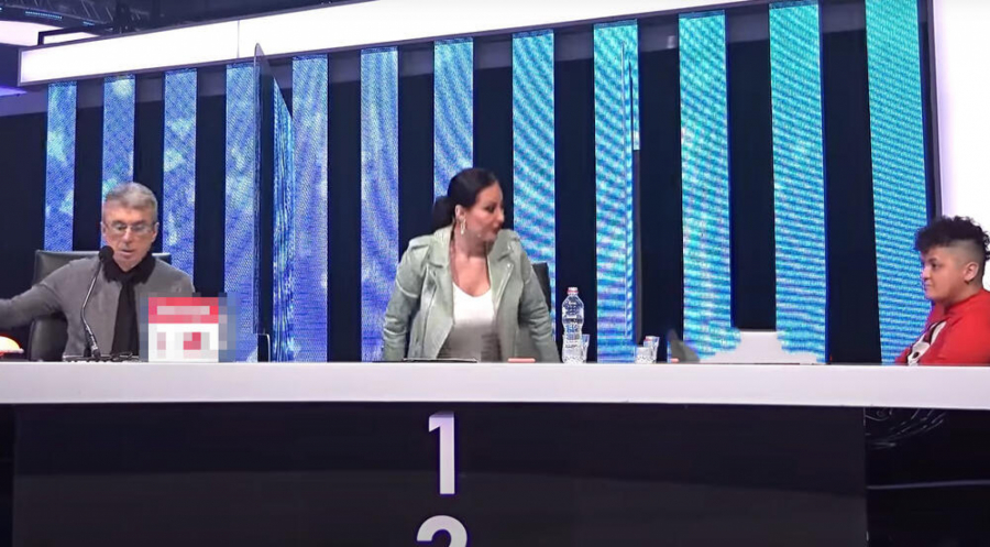 POKAZALA MU SREDNJI PRST USRED EMISIJE! Skandal u Zvezdama Granda kakav se ne pamti, nastao opšti haos zbog njih!