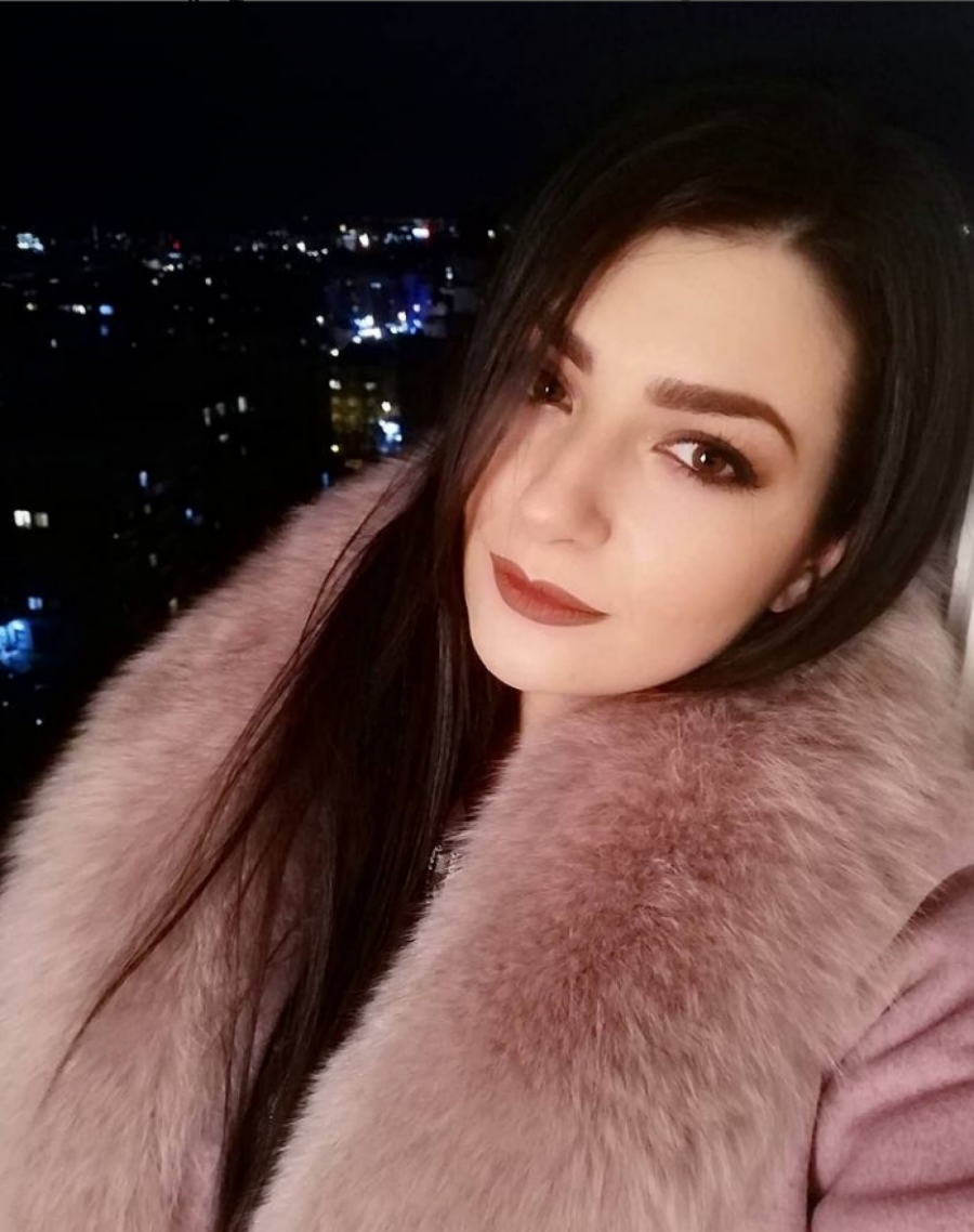 REKLA SAM NE KAD JE ME ZAPROSIO! Pevačica se sakrila, plakala i zanemela od iznenađenja koji joj je priredio dečko