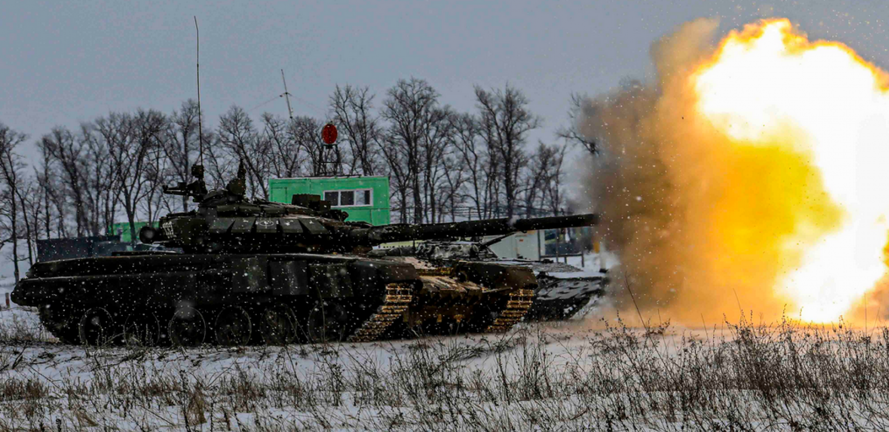 UZNEMIRUJUĆI SNIMAK Ruski tenk RAZNEO četu ukrajinske pešadije iz neposredne blizine (VIDEO)