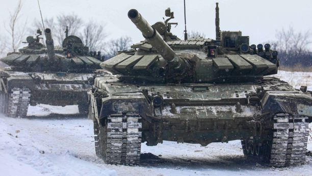 RUSKI KONVOJI SA TENKOVIMA KRENULI KA DONJECKU! Najmanje 200 vozila u koloni, sve su bliži granici