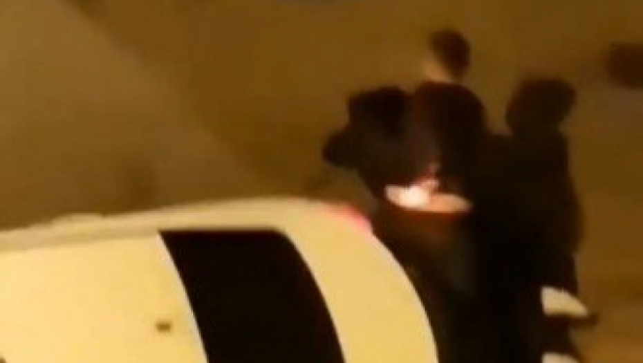 UŽASNE SCENE NASILJA U CENTRU BEOGRADA Krvnički pretukao taksistu, bespomoćnog čoveka pesničio u glavu (UZNEMIRUJUĆI VIDEO)