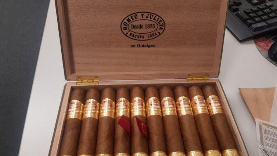 KRIJUMČARIO 425 KUBANSKA TOMPUSA Kinez sleteo iz Moskve sa punim koferom cigara