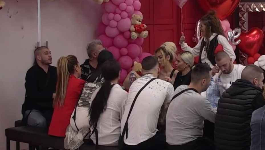 VI STE RIJALITI PORODICA, A NE MI! Pljušte brutalne psovke između Dejana i Dalile, uvredio joj majku nikad gore, a ona izgorela od besa i zapenila!