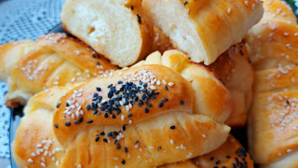 DORUČAK IZ SNOVA Fantastične kiflice sa sirom mekane kao pamuk (VIDEO)