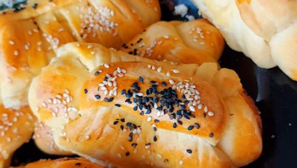 DORUČAK IZ SNOVA Fantastične kiflice sa sirom mekane kao pamuk (VIDEO)