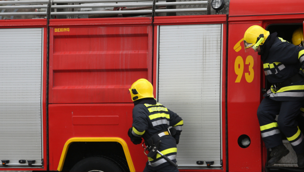 ZAPALIO SE MAGACIN U LESKOVCU Radnik povređen dok je gasio vatru (FOTO)