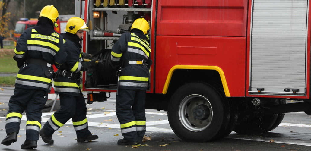 AUTOBUS U PLAMENU KOD DOLJEVCA Vatrogasne ekipe gasile vatrenu stihiju, svi putnici bezbedni