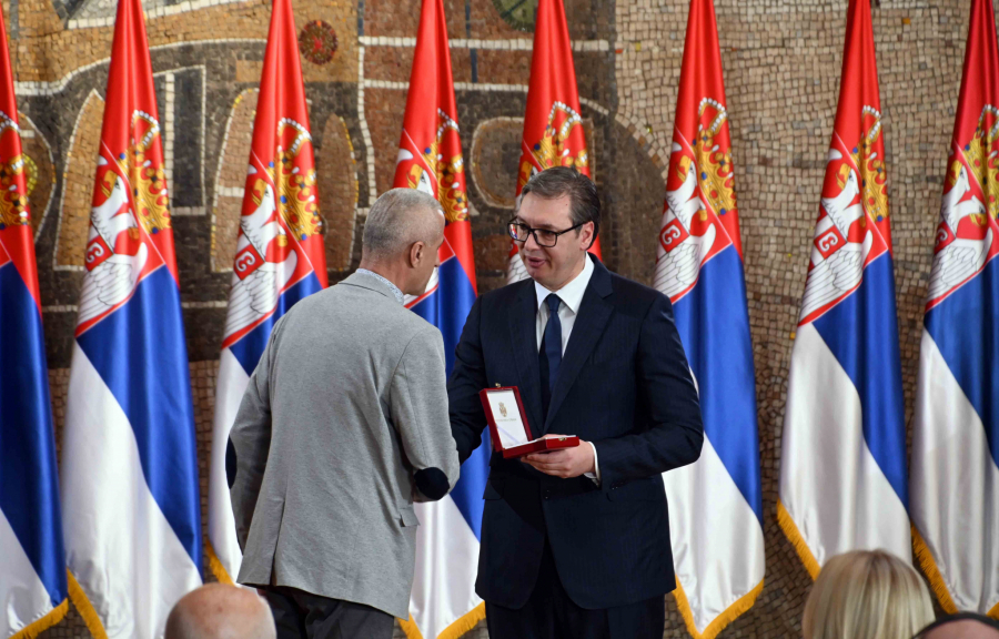 VUČIĆ POSTHUMNO ODLIKOVAO HEROJE POLICIJE Članovi porodica istakli da su počastvovani ovim priznanjem