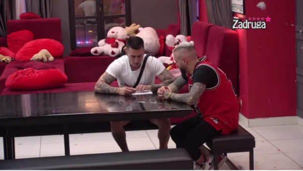 BIVŠI MOMCI TARE SIMOV UDRUŽENI! Mateja je pravio društvo Ša, a tom prilikom je otkrio ovo!