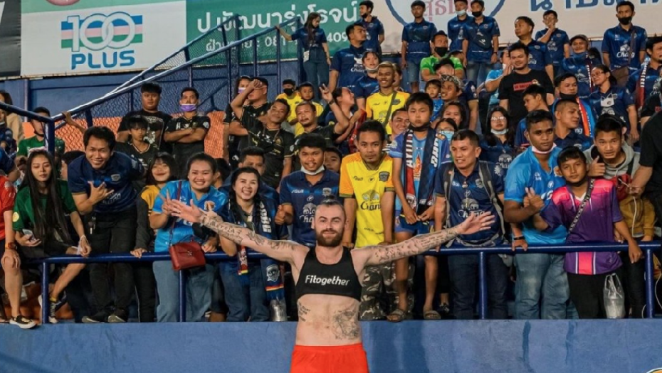 ODBIO PARTIZAN, OTIŠAO U DALEKU AZIJU, A SADA UČI TAJLANĐANE SRPSKIM HITOVIMA! Neverovatna priča bivšeg reprezentativca Srbije o raju na zemlji, Ipčetu i pijanstvu sa legendama! (FOTO)