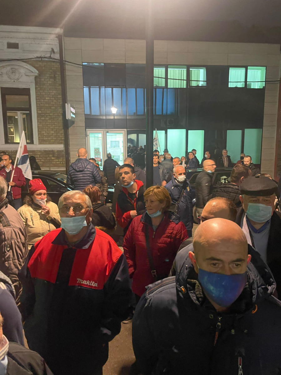 NAPREDNJACI I U ZEMUNU POHRLILI Žele da što pre ozvaniče svoju podršku Aleksandru Vučiću i Srpskoj naprednoj stranci