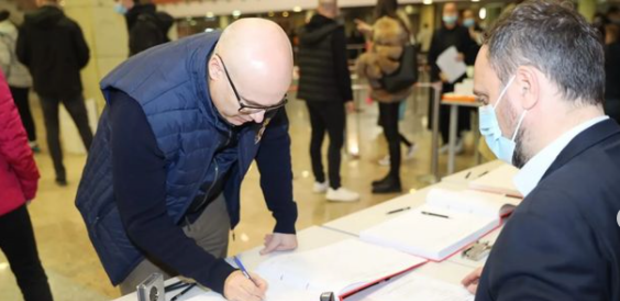 MILOŠ VUČEVIĆ PRUŽIO BEZREZERVNU PODRŠKU ALEKSANDRU VUČIĆU Dajem potpis za jedinu listu koja garantuje dalji napredak Srbije (FOTO)