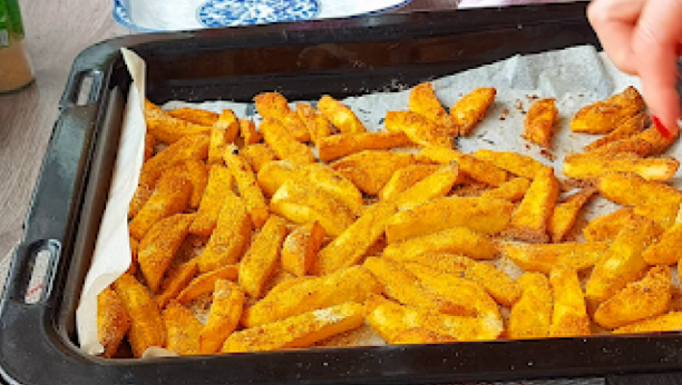 NIKAD HRSKAVIJI I UKUSNIJI Savršen krompir iz rerne, za sve prilike i prave gurmane (VIDEO)