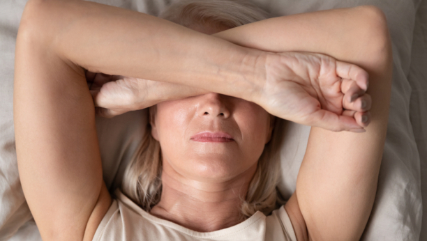 Izborite se sa talasima vrućine: Trik koji će vam pomoći da lakše zaspite u periodu menopauze