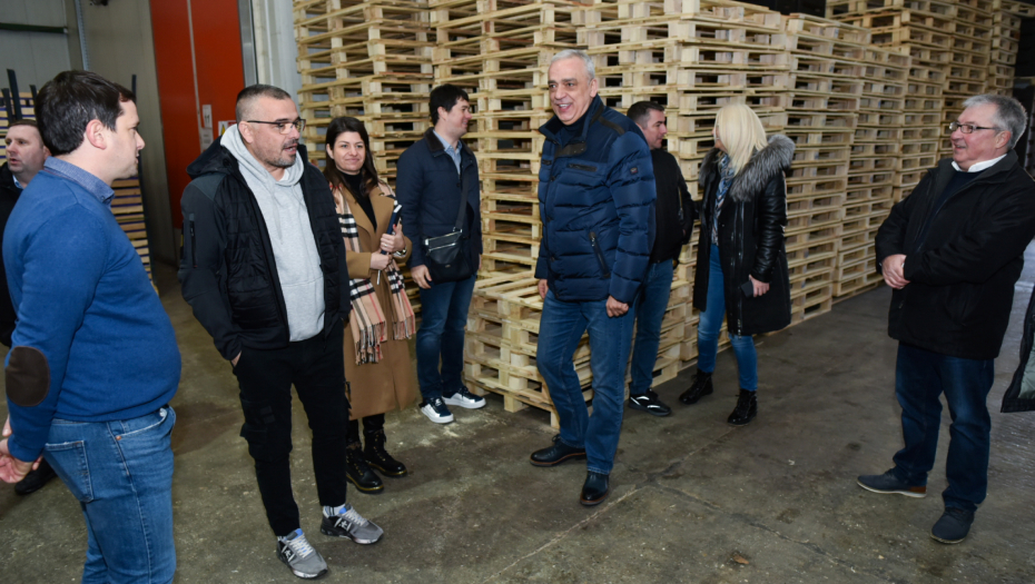 Ministar Nedimović, pokrajinski sekretar Božić i gradonačelnik Bakić obišli porodičnu firmu "Sufruit" u Tavankutu