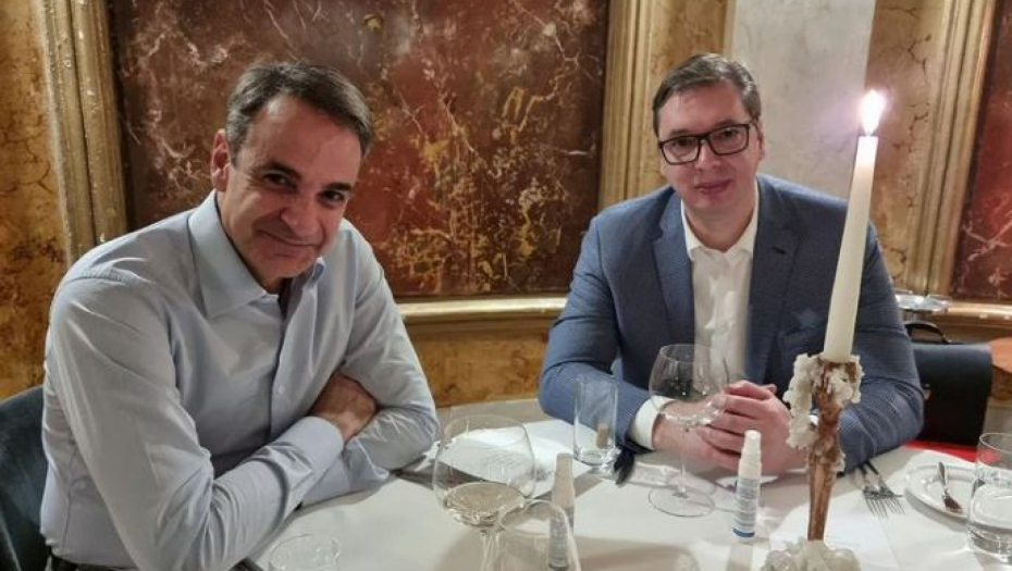 DIVNO VEČE SA VELIKIM PRIJATELJEM SRBIJE: Vučić i Micotakis uz srpski šardone  pričali o unapređenju odnosa (FOTO)