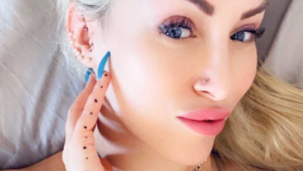 NAJNOVIJOM TETOVAŽOM JE ŠOKIRALA ROĐENU ĆERKU Odmah je znala o čemu je reč, a mnogi su saglasni da je sada otišla predaleko!