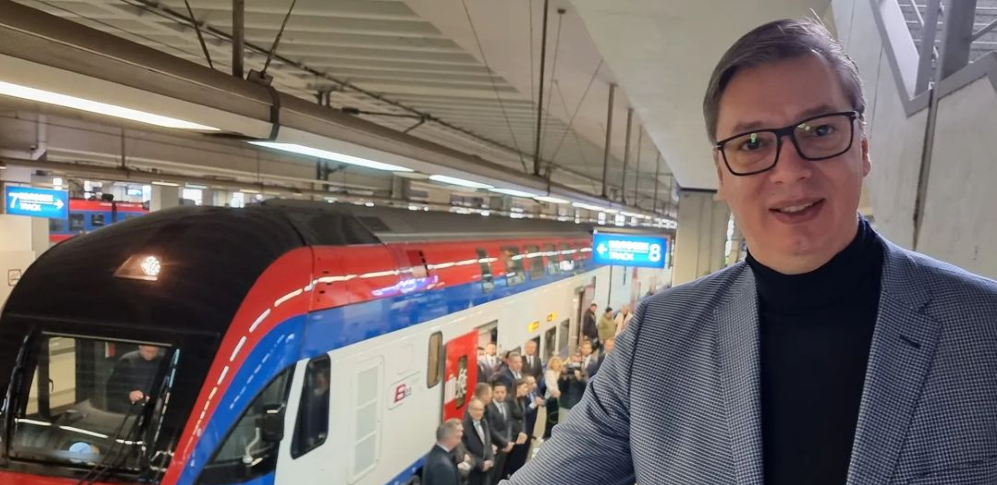 "SNOVI SE OSTVARUJU KADA VREDNO RADITE" Predsednik Vučić se provozao brzim vozom do Petrovaradina!