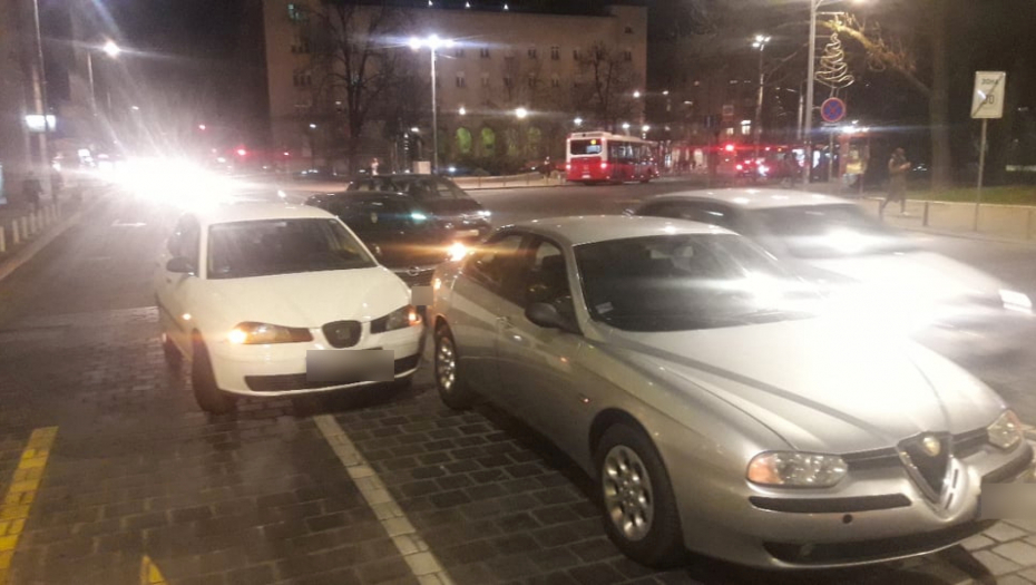 FOTOGRAFIJE SA LICA MESTA Ovo su detalji lančanog sudara na Trgu Republike (FOTO)