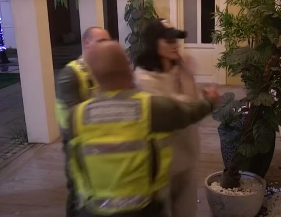 LOMI SVE PRED SOBOM! Tara Simov podivljala, jezive scene u rijalitiju, obezbeđenje ne može da savlada razjarenu zadrugarku! (VIDEO)