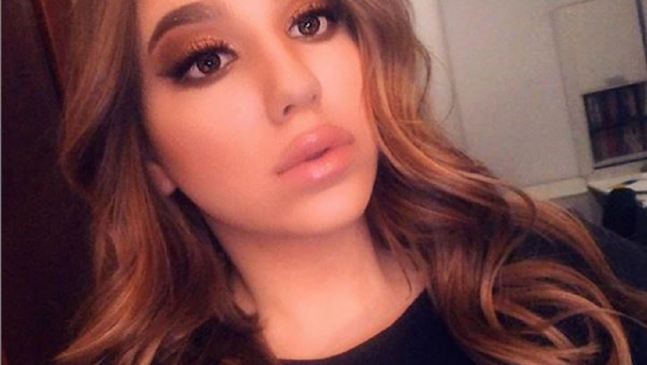 ČIPKASTI TOP I KOŽNA CRNA JAKNA Ćerka Zdravka Čolića pozirala u garaži, pa iznenadila jednim detaljem (FOTO)