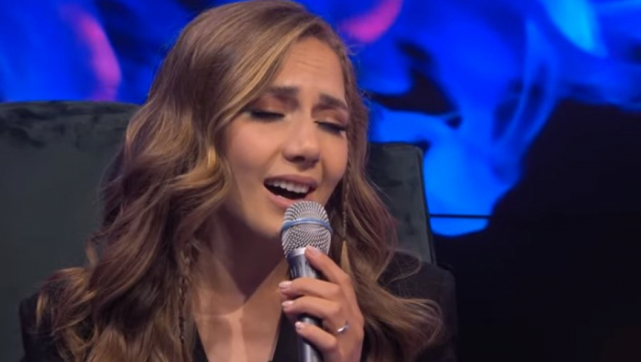 PLJUVALI SU ME NA ULICI, OSEĆALA SAM SE KAO SMEĆE: Pevačica preživljavala pakao, a onda joj se život promenio preko noći!