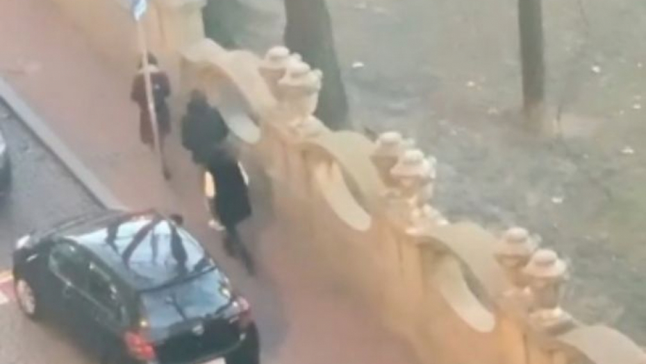 DRAMA NA ULICAMA BEOGRADA Lopovi pratili devojku, pa hteli da joj opljačkaju ranac (VIDEO)